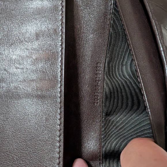 Gucci Dark Brown Embossed Wallet with Gold Emblem - Picture 5 of 8